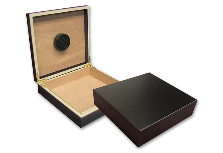 ''Chateau - 20 Count Black CIGAR Humidor w/ Humidifier
   Retail Price: $19.90''