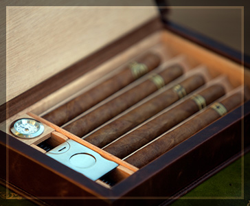 Prestige Imports Manhattan Travel Cigar Case Humidor w/ on Board